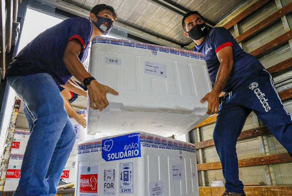Ceará recebe a maior remessa de vacinas e ultrapassa 1 milhão de doses aplicadas contra a Covid-19
