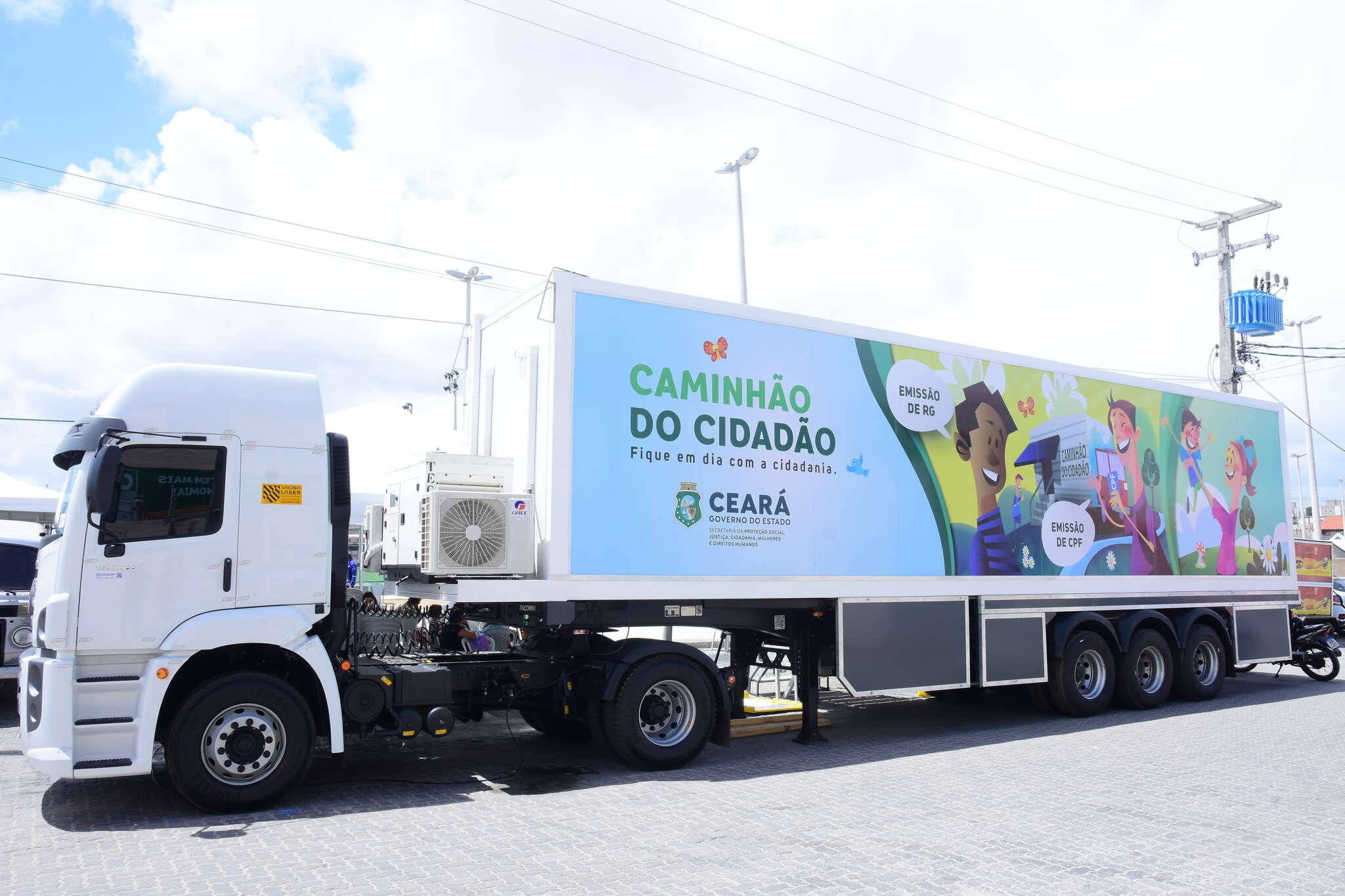 Caminhão do Cidadão atende sete comunidades em Fortaleza, Cruz e Viçosa do Ceará